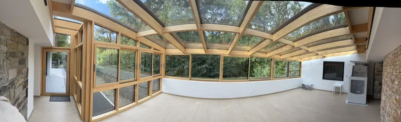 Véranda à structure bois, vue intérieure