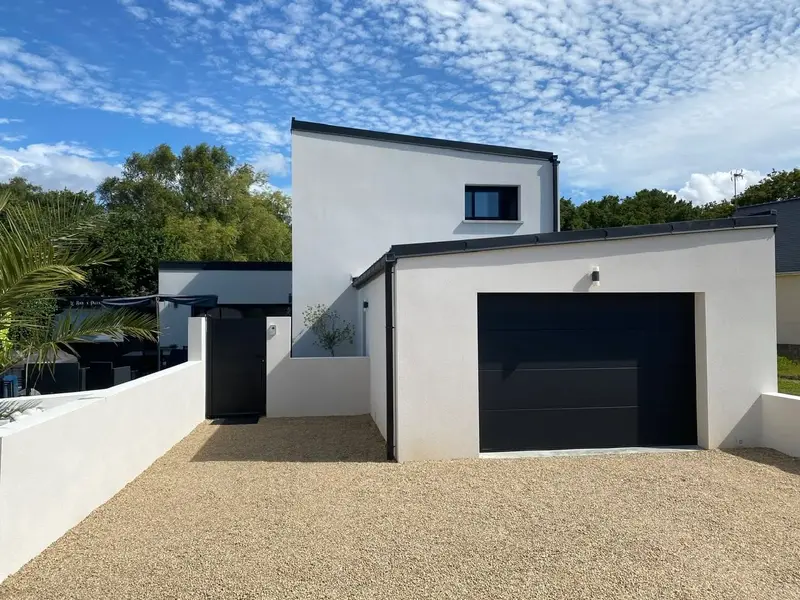 Porte de garage sectionnelle, maison neuve