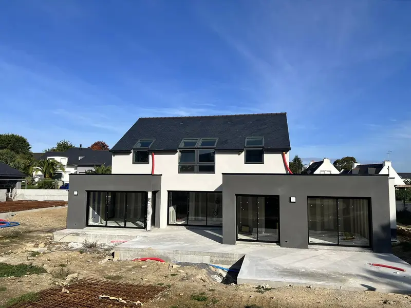 Maison contemporaine, baies coulissantes