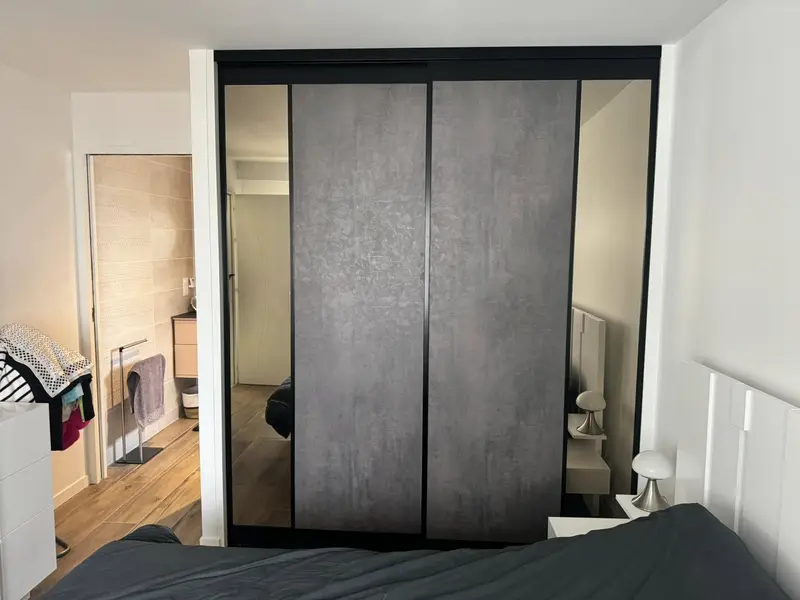 Placard toute hauteur, portes coulissantes